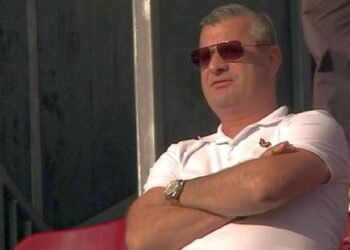 Patronul de la CFR Cluj, aruncă cu săgeți în Dan Petrescu, după ce a confirmat că ”Bursucul” rămâne antrenorul echipei: „În vara asta am transferat de trei milioane de euro pentru el”