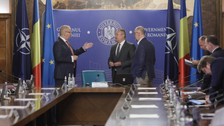 Premierul României și Ministrul Apărării discută despre războiul din Ucraina, la Palatul Victoria