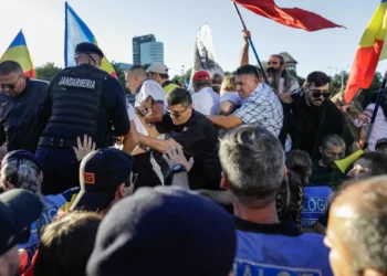 Protestele din Piața Universității și Piața Victoriei s-au încheiat cu amenzi în valoare totală de 32.000, din partea Jandarmeriei
