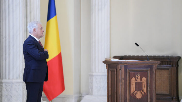 Angel Tîlvăr a depus jurământul de învestitură în funcția de ministru al Apărării