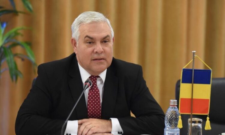 Președintele USR, Cătălin Drulă, consideră că Angel Tîlvăr nu este o alegere potrivită pentru funcția de ministru al Apărării: „Înţeleg că e şi un admirator al lui Ion Iliescu, deci un produs PSD 100%”