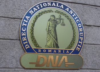 DNA l-a trimis în judecată pe un inspector vamal pentru luare de mită și complicitate la fals intelectual