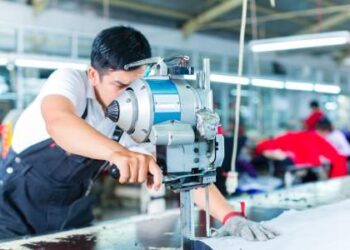 INS: Comenzile noi din industria prelucrătoare au crescut în luna septembrie 2022 cu 22,9% față de septembrie 2021