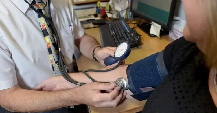 Colegiul Medicilor din România solicită suplimentarea numărului locurilor de Rezidențiat pentru Medicina de familie: ”Sunt previzionări că în România vor exista unele dintre cele mai mari deficite în resursa umană implicată în acordarea asistenţei medicale primare la nivel european”