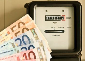 Marcel Ciolacu a anunțat că prețul energiei rămâne același pentru consumatorii casnici