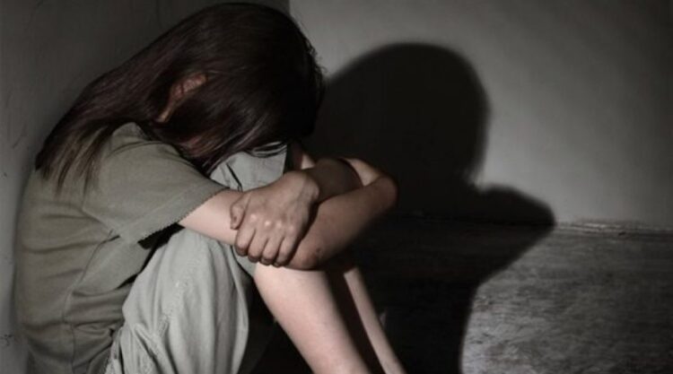 Un băcăuan a fost reținut pentru viol, act sexual cu un minor și pornografie infantilă. Victima avea 16 ani la data săvârșirii faptelor