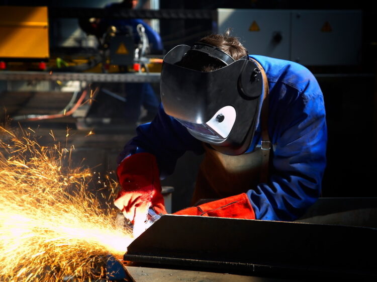 Cifra de afaceri din industrie a crescut cu 27,2% în luna octombrie 2022 față de aceeași lună a anului precedent