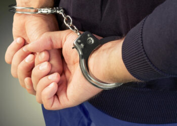 Patru bărbați au fost reținuți pentru că ar fi determinat mai multe femei să se prostitueze pe DN 1