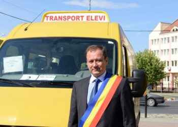 Fostul primar din Micăsasa, sesizat la PÎCCJ pentru că a semnat contracte de închiriere a unor pajiști din domeniul public al comunei cu fiica, soția, mama și soacra lui