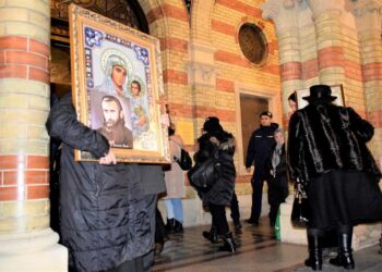 Două femei au fost săltate de pe scările Catedralei Mitropolitane din Sibiu, în timpul slujbei sfântului ierarh Andrei Șaguna
