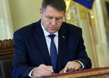 Președintele României a promulgat legea privind protecția avertizorilor în interes public