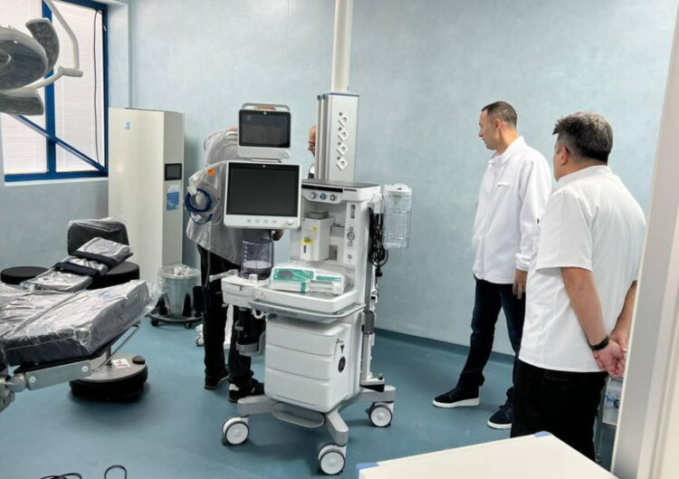 SJU Ploiești se bucură de șapte săli de operație renovate și dotate cu echipamente de ultimă generație. Alte șase săli se află în lucru