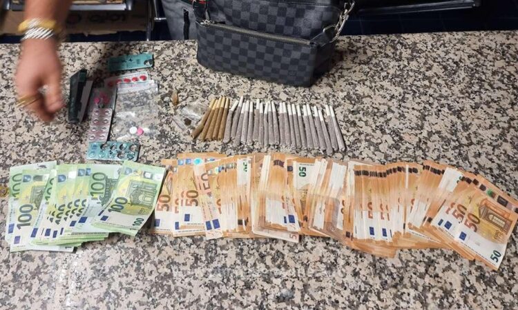 Sirian rezident în Olanda, prins cu 26 de jointuri cu cannabis în bagajul de mână, în aeroportul Otopeni