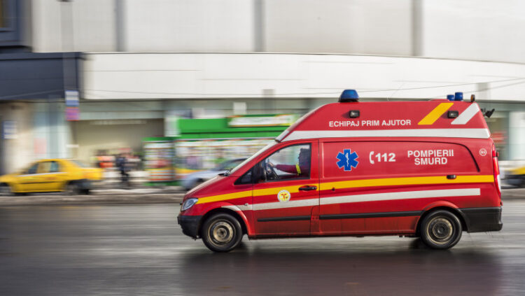 O ambulanță SMURD a lovit un biciclist de 77 de ani, în județul Cluj