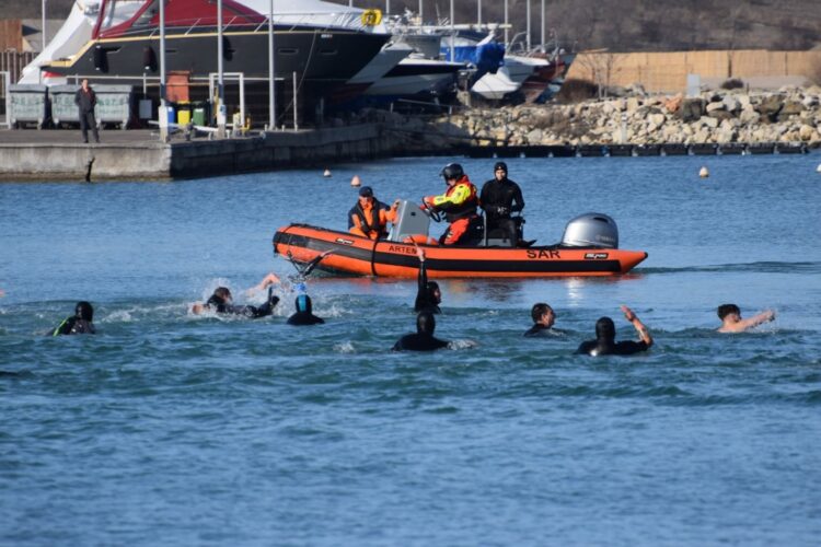 Marinarii și scafandrii militari români participă la sărbătoarea Bobotezei