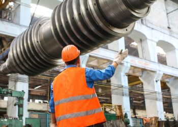 INS: Producția industrială a fost mai mică în noiembrie 2022, față de noiembrie 2021