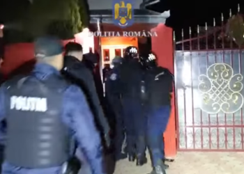 10 percheziții domiciliare la locuințele unor persoane bănuite de lovirea sau alte violențe, ultraj și tulburarea ordinii și liniștii publice