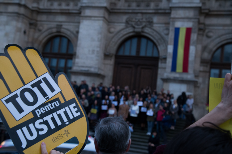 Comunitatea Declic deschide un proces împotriva Guvernului pentru că nu a luat măsuri împotriva schimbărilor climatice