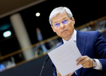 Dacian Cioloș, mesaj clar pentru Ciucă și Ciolacu: „Stați la masa de negociere cu sindicatele până rezolvați, nu le mai aruncați praf în ochi!”