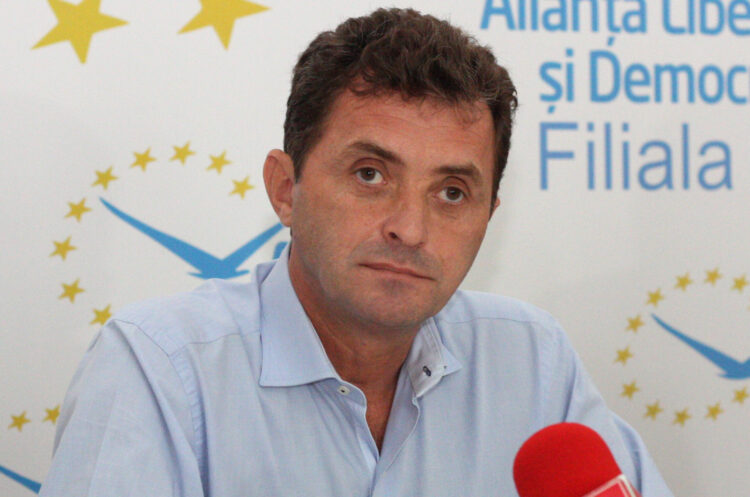 După Heiuș, a mai căzut un cap! Cel al lui Mihei de la Autoritatea Vamală! Cel care vine în loc e un traseist politic, care s-a perindat la nu mai puțin de patru partide!