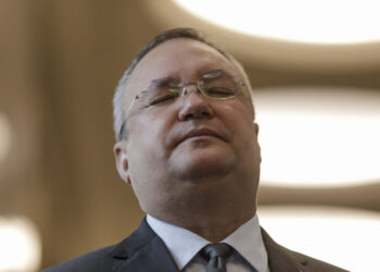 Nicolae Ciucă, băiat bun! Vrea să pună capăt grevei în învățământ, cu vorbe! „Educația e prioritate pentru noi!”