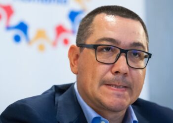 Victor Ponta: „Opoziția e AUR. Eu vorbesc cu George Simion. Îl întreb: mâine te pune premier. Cine e la Finanțe?”