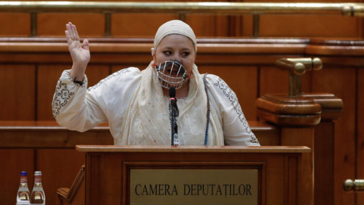 Diana Șoșoacă i-a dat de gol pe parlamentarii care au votat eliminarea pensiilor speciale, care vor fi date înapoi de CCR!