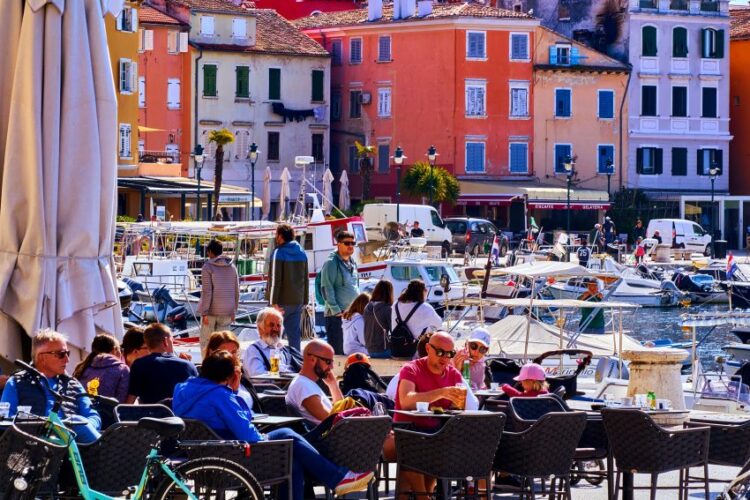 Croația se așteaptă să doboare recordul de turiști în 2023 după aderarea la Schengen!