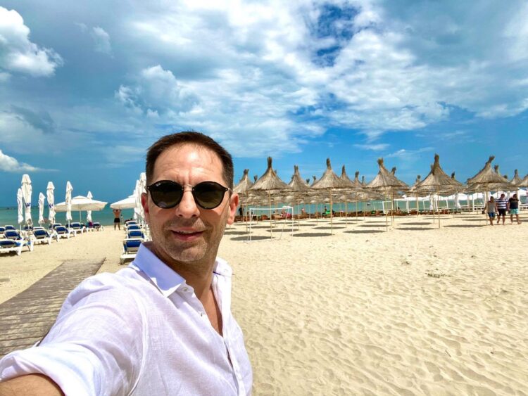 Dan Negru, despre litoralul românesc: „Pentru mine, Mamaia nu e despre roabele de șampanie ale beizadelelor din cluburi, despre pițipoance, plaje lărgite sau prețuri exagerate”