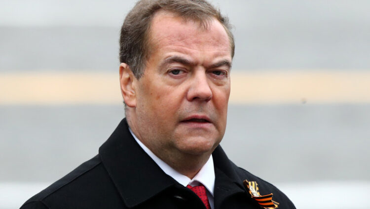 Dmitri Medvedev anunță sfârșitul războiului!