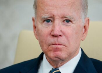 Joe Biden s-a ramolit cu totul! „Peste 100 de persoane au murit de COVID!”