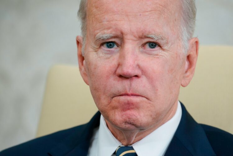 Joe Biden s-a ramolit cu totul! „Peste 100 de persoane au murit de COVID!”