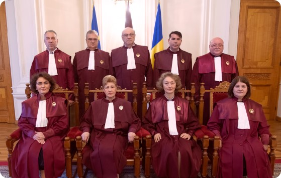 CCR lucrează împotriva poporului! Nu vor să-și taie pensiile speciale! Urați-le de mult drag în comentarii!