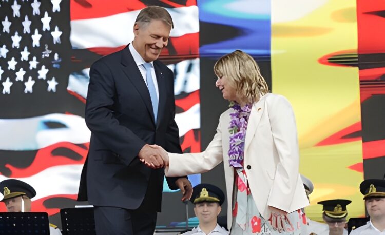 Iohannis, Ciolacu și Gorghiu sărbătoresc Ziua națională a Statelor Unite! ‘Recunoştinţa noastră se îndreaptă către trupele americane din România’