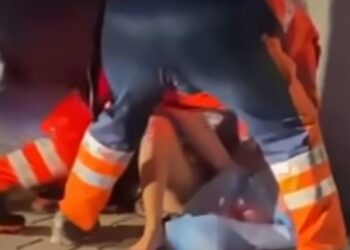 O femeie din Urziceni a născut pe trotuar, pentru că n-a fost primită în spital, neavând bani de șpagă! Rafila trimite Inspecția Sanitară!
