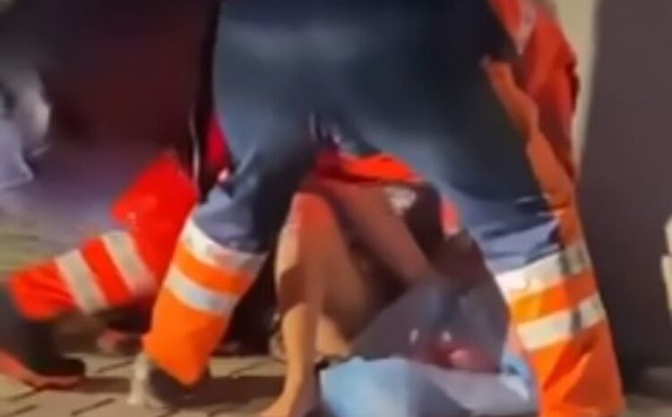 O femeie din Urziceni a născut pe trotuar, pentru că n-a fost primită în spital, neavând bani de șpagă! Rafila trimite Inspecția Sanitară!