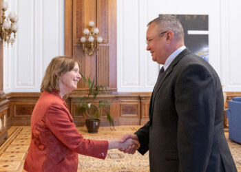 Nicolae Ciucă a primit ordine Woke din partea ambasadoarei SUA, Kathleen Kavalec, la București!