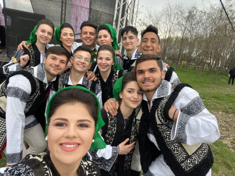 Rădăuțiul, în doliu! Patru tineri de la Ansamblul „Florile Bucovinei” și-au pierdut viața într-un accident rutier!