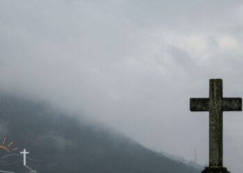 Ghid pentru alegerea unei firme de servicii funerare