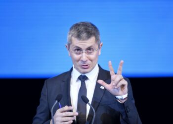 Barna le pune capac greilor din politică în scandalul pensiilor: ‘Mahării de protipendadă să trebuiască să aleagă!’