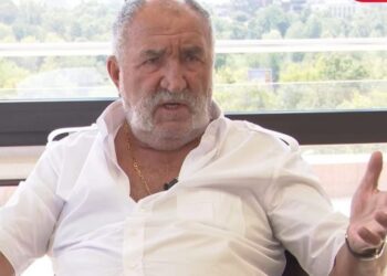 O mână spală pe alta! Ion Țiriac a primit o mână de ajutor în afacerile sale chiar de la Marcel Ciolacu!