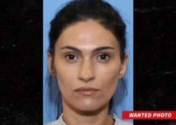 Româncă, căutată în America după ce a furat bijuterii și carduri. Femeia de 34 de ani a băgat autoritățile în alertă!