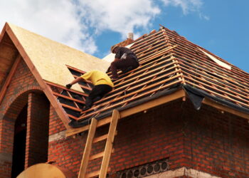 Cauți firma perfectă pentru montajul acoperișului tău? Iată cum o alegi