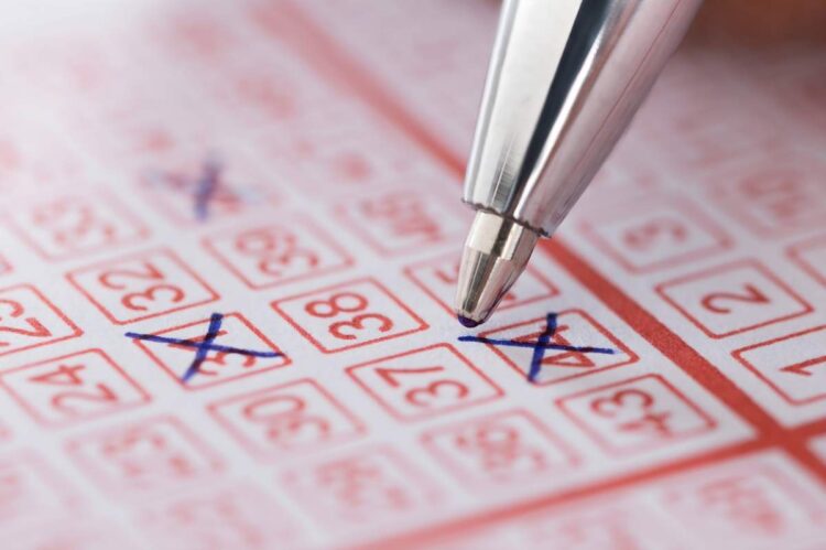Un bărbat din Bacău s-a îmbogățit peste noapte. A câştigat aproape un milion de lei la Loto, fără să ghicească numerele!