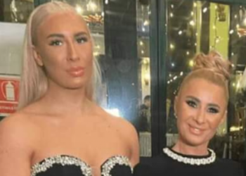 Anamaria Prodan și fiica ei, două mari campioane ale seducției, pentru care mulți bărbați și-ar lăsa serviciul și s-ar apuca de pictat!