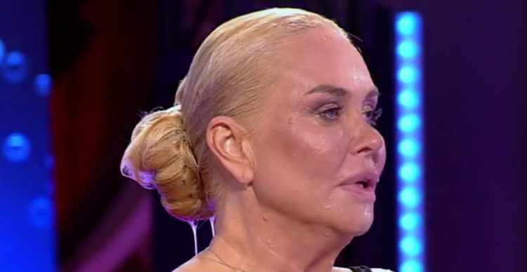 Vica Blochina arată din nou ca la 19 ani, iar multă lume invidioasă se întreabă dacă nu cumva la naștere avea deja 40 de ani!