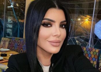 Preafrumoasa Andreea Tonciu n-a citit o carte în viața ei, dar câștigă într-o săptămână mai mult decât Iohannis într-o lună!