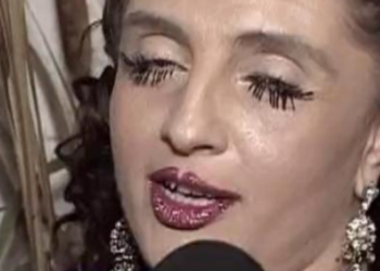 Cornelia, cea mai frumoasă dansatoare de manele din anii 2000, are în prezent niște gene și mai frumoase, ca coada de păun