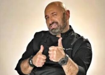 Chef Scărlătescu, considerat cel mai frumos bărbat din România de către doamnele cu gusturi foarte fine, cere 50 de lei pe o porție de cartofi prăjiți