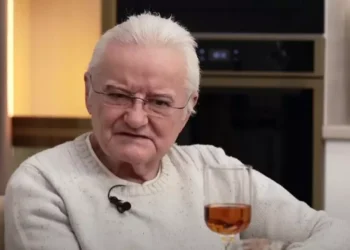 Irinel Columbeanu a răbufnit, după ce i s-a reproșat că se face de râs cu aparițiile sale: „Ramolit ești tu, amărășteanule”